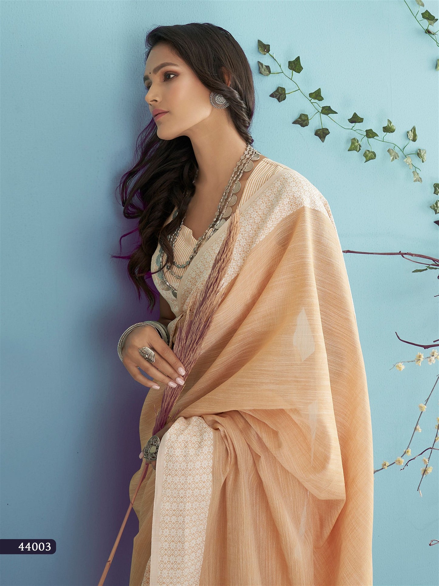 Soft linen Silk Saree With Chikankari Weaving For Women's