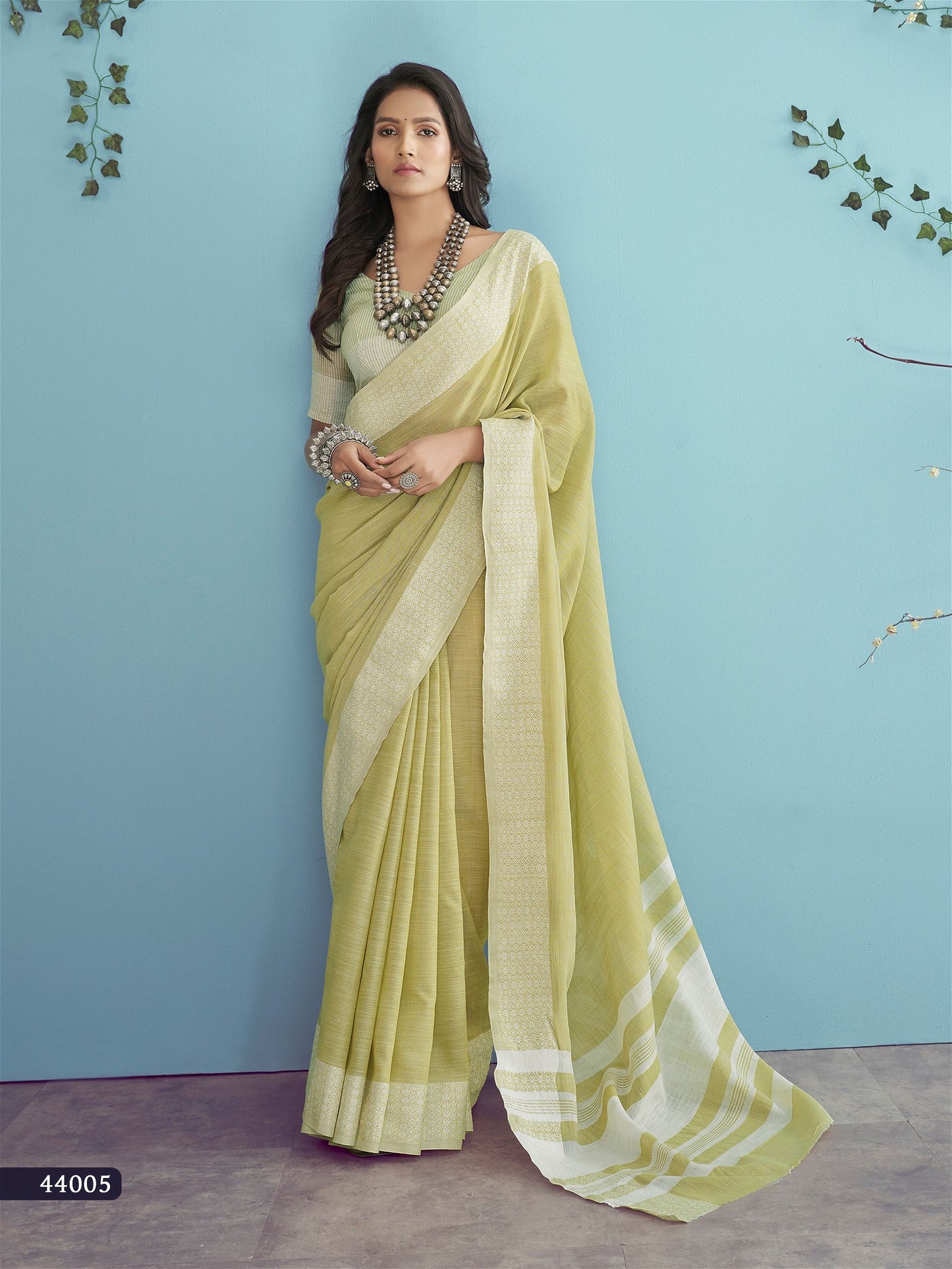 Soft linen Silk Saree With Chikankari Weaving For Women's