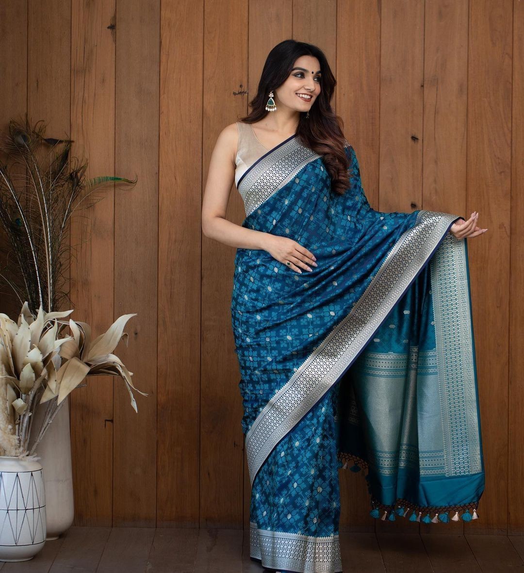 Blue Colour Kanjivaram Lichi Silk Saree For Women's