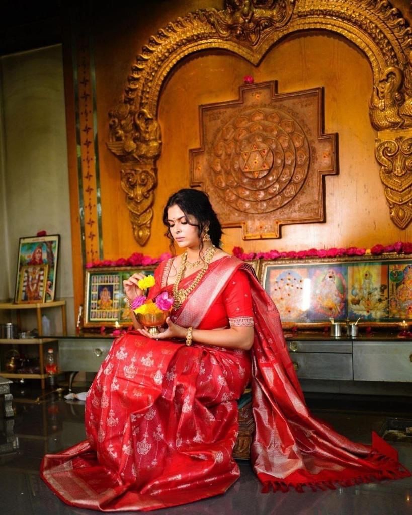 Red Lichi Silk Sarees With Jacquard Work - jayaearth